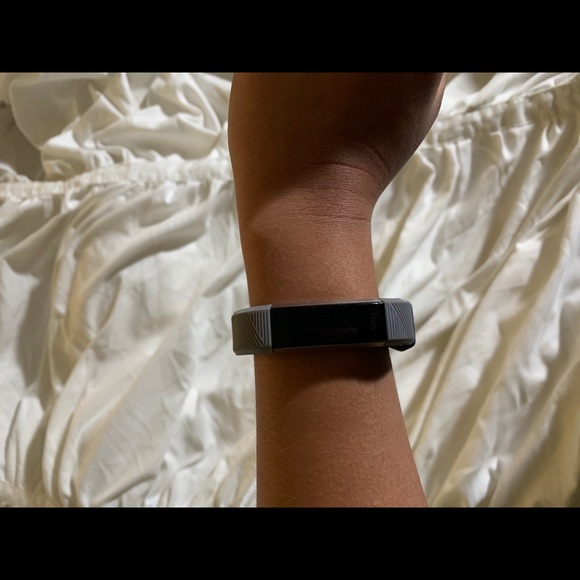 Fitbit Alta HR - Picture 4 of 6